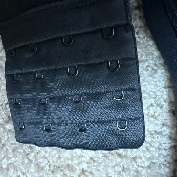 Livi Active Black Sports Underwire Bra with Supportive Straps size 48C - Picture 9 of 11